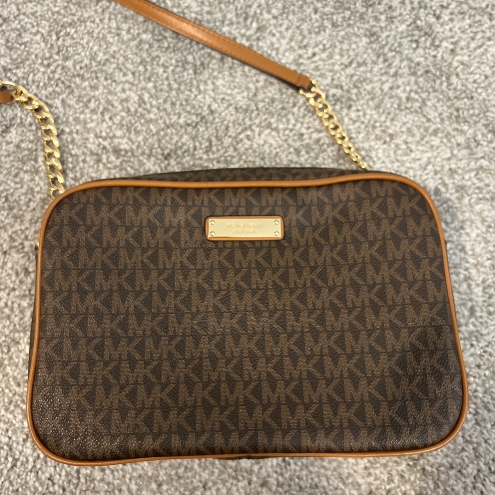 Micheal Kors purse